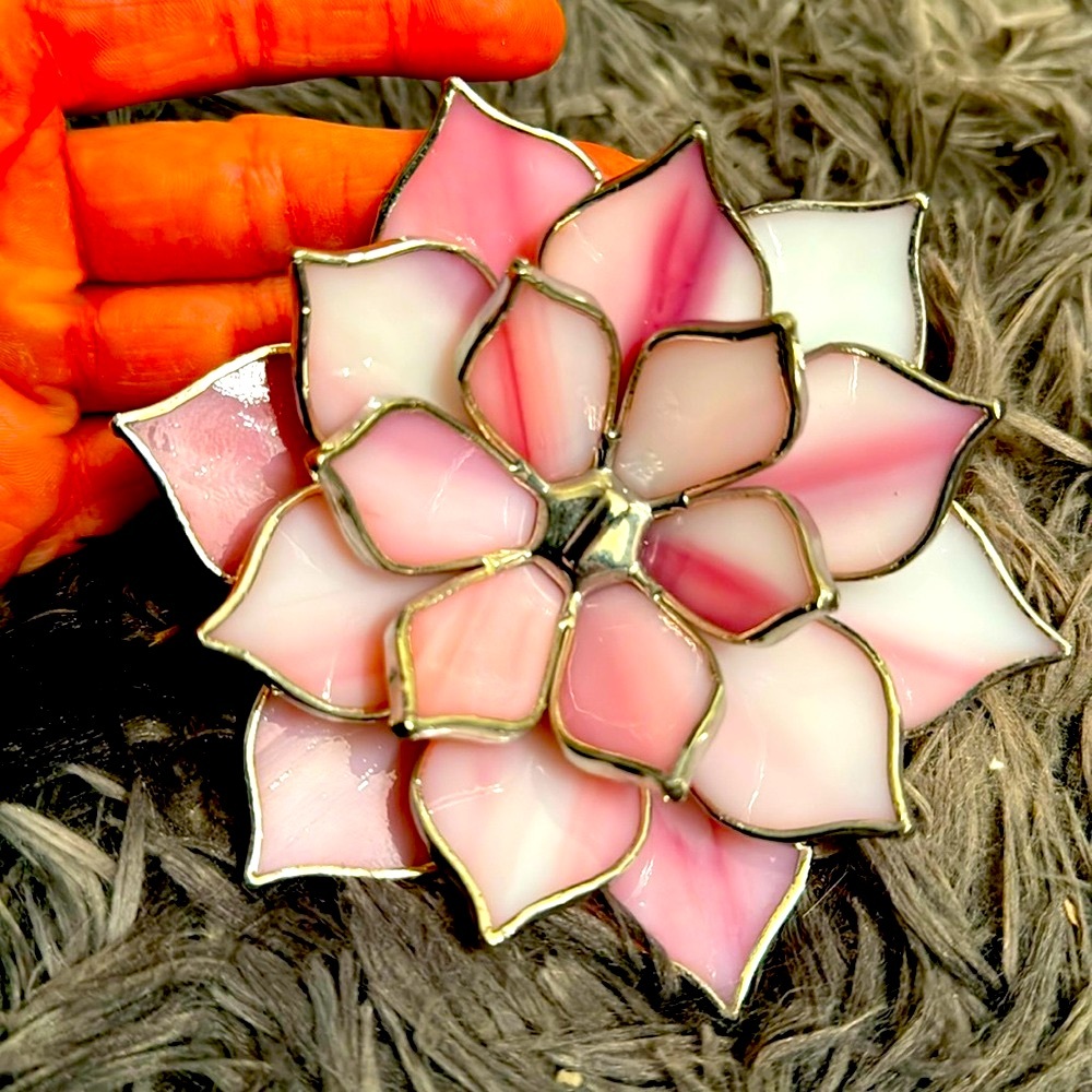 Pink/white Metal Lotus Flower Ring Holder  NEW 🏷️